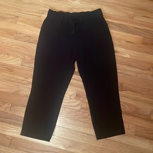 Lululemon capris size 6